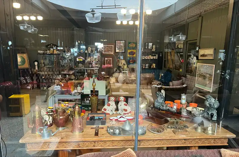 outside the antiqus shop