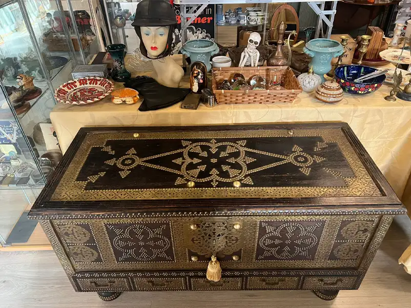 vintage-chest-durham-antiqes